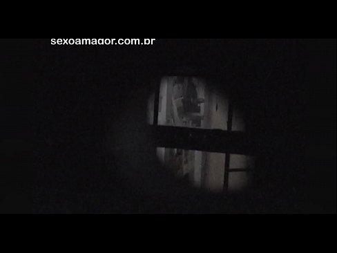 ❤️ Blondie estas sekrete filmita fare de najbara voyeur kaŝita malantaŭ kavaj brikoj ☑ Belega porno ĉe eo.teatroporno.ru ❌